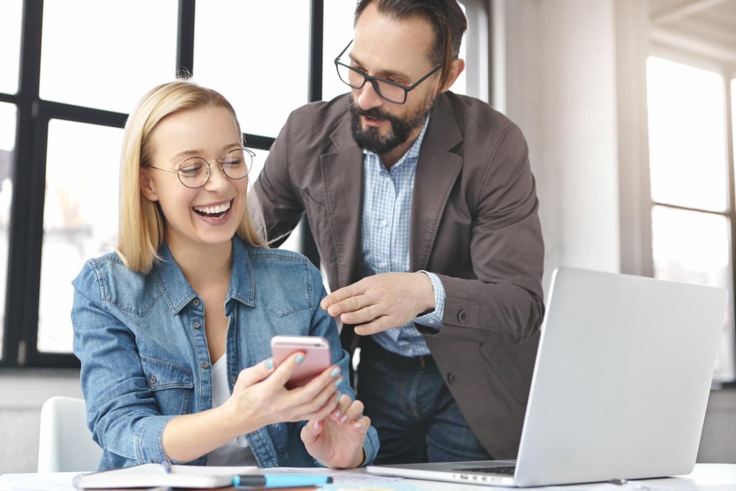Professionelle Finanzberatung im modernen Büroumfeld
